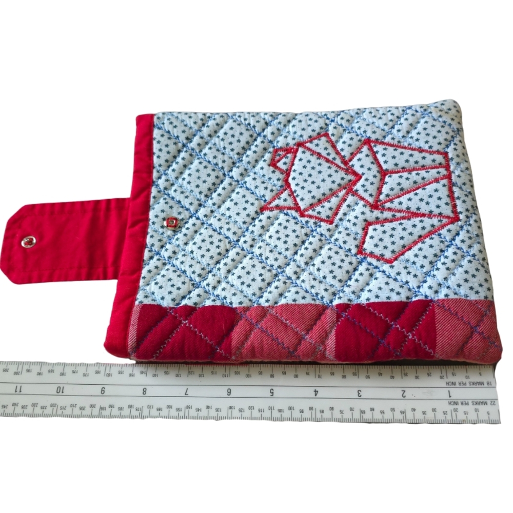 Red and White Quilted Tablet Sleeve - Picture 6 of 7
